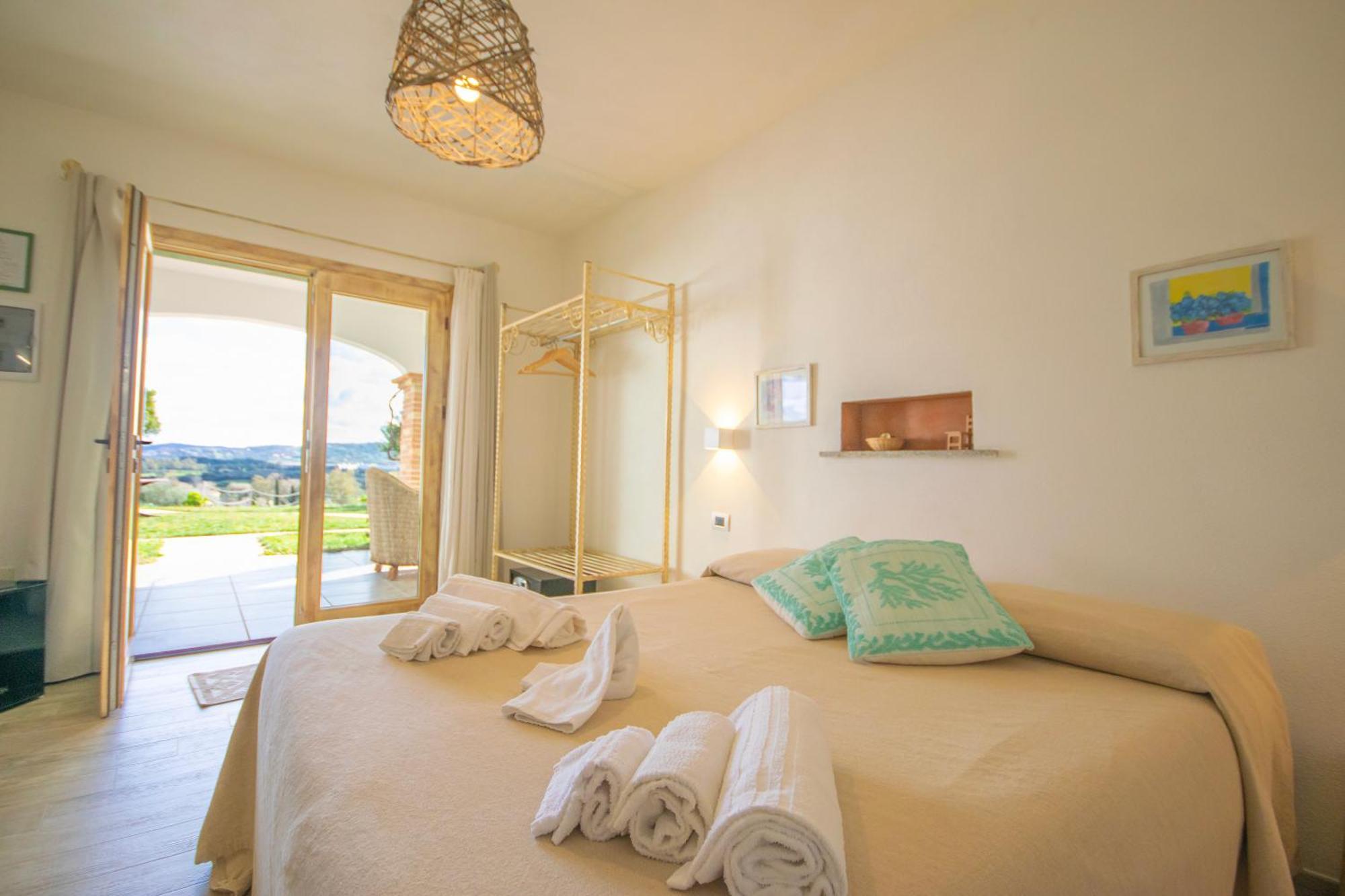 Hotel Essenza Di Mirto La Caletta Room photo