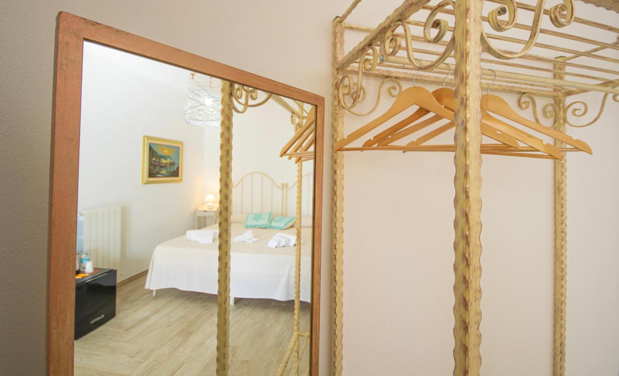 Hotel Essenza Di Mirto La Caletta Room photo